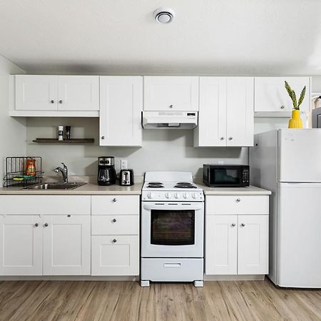 One Bedroom Apartment Moncton North ! 외부 사진